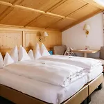 Kristall Hotel
