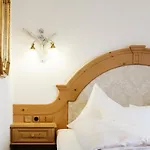 Hotel Kristall 3*
