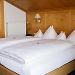 Kristall Hotel