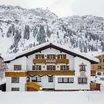 Kristall Hotel
