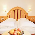 Kristall Hotel 3*