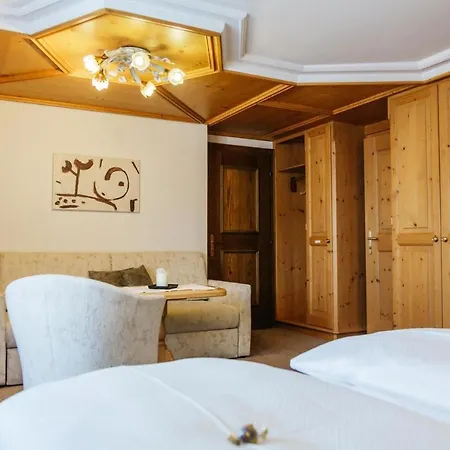 Hotel Kristall 3*